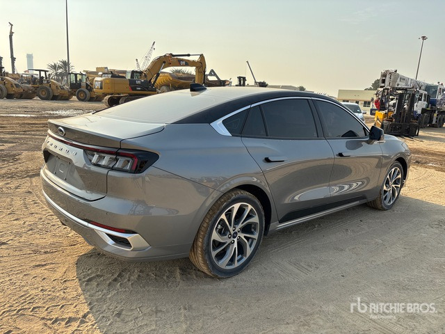 2023 Ford Taurus LX Titanium Automobile - Osobní auto: obrázek 3 2023 Ford Taurus LX Titanium Automobile - Osobní auto: obrázek 3