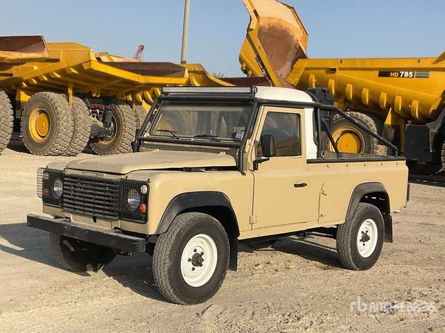 Land Rover Defender 110 - Pick-up: obrázek 1 Land Rover Defender 110 - Pick-up: obrázek 1