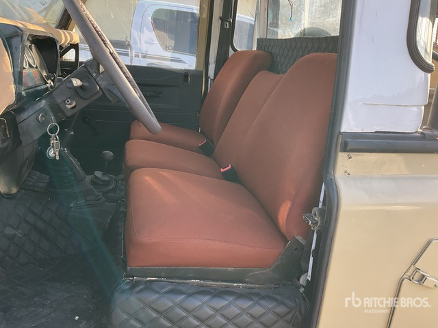 Land Rover Defender 110 - Pick-up: obrázek 5 Land Rover Defender 110 - Pick-up: obrázek 5