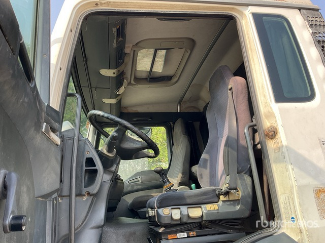 2006 MAN TGA33.400 6x4 T/A Sleeper Truck Tractor - Tahač: obrázek 5 2006 MAN TGA33.400 6x4 T/A Sleeper Truck Tractor - Tahač: obrázek 5