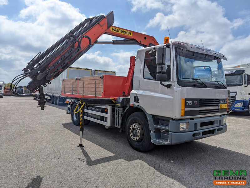 DAF 75.240 4x2 Dagcab Euro1 - Haakarm 14T + Palfinger PK11000 - Afstandsbediening - Hákový nosič kontejnerů, Auto s hydraulickou rukou: obrázek 4 DAF 75.240 4x2 Dagcab Euro1 - Haakarm 14T + Palfinger PK11000 - Afstandsbediening - Hákový nosič kontejnerů, Auto s hydraulickou rukou: obrázek 4