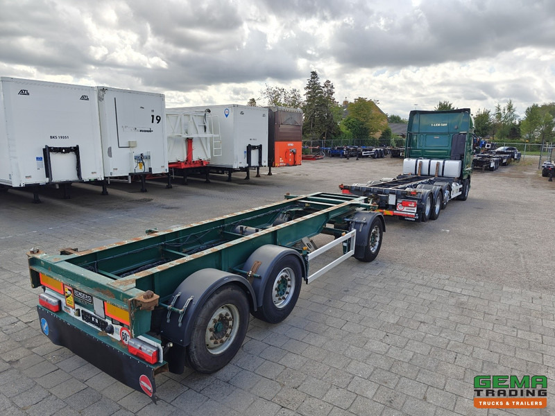 DAF XF510 8x2/4 SuperSpaceCab Euro5 - Retarder - StandAirco - 20FT ContainerCombi + 3 Assige Renders aanhanger - - Kontejnérový podvozek/ Výměnná nástavba: obrázek 2 DAF XF510 8x2/4 SuperSpaceCab Euro5 - Retarder - StandAirco - 20FT ContainerCombi + 3 Assige Renders aanhanger - - Kontejnérový podvozek/ Výměnná nástavba: obrázek 2
