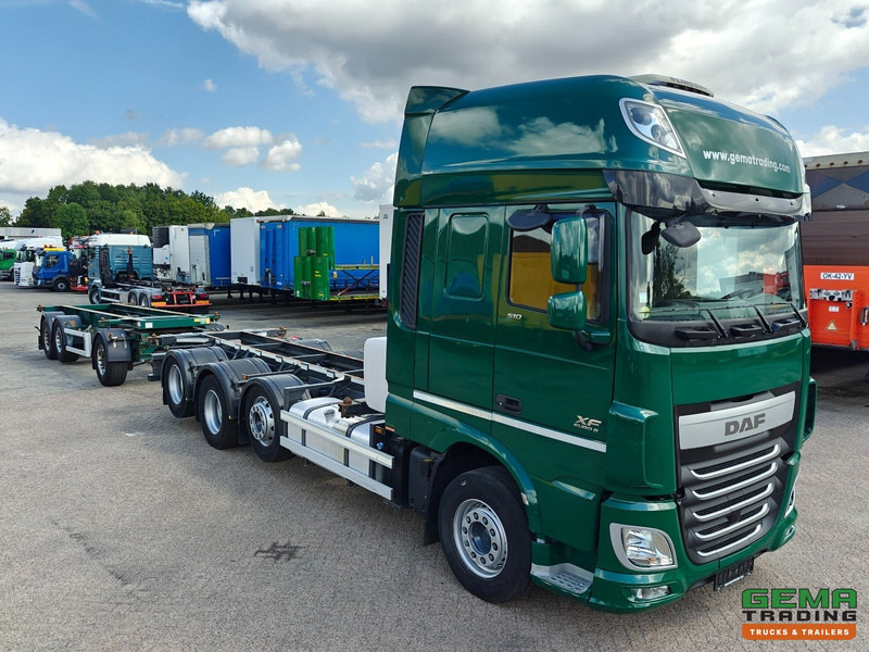 DAF XF510 8x2/4 SuperSpaceCab Euro6 - Retarder - StandAirco - 20FT ContainerCombi + 3 Assige Renders aanhanger - - Kontejnérový podvozek/ Výměnná nástavba: obrázek 4 DAF XF510 8x2/4 SuperSpaceCab Euro6 - Retarder - StandAirco - 20FT ContainerCombi + 3 Assige Renders aanhanger - - Kontejnérový podvozek/ Výměnná nástavba: obrázek 4