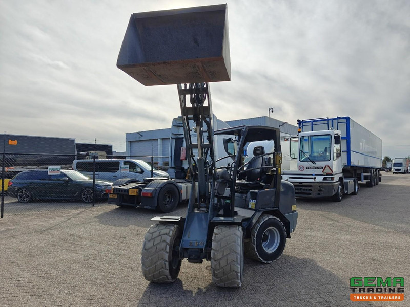 Giant V452T 3585 uren - Wiellader - Landbouw Kenteken - Vangmuil - Grondbak - Non-Marking Banden - Smykem řízený nakladač pásový: obrázek 5 Giant V452T 3585 uren - Wiellader - Landbouw Kenteken - Vangmuil - Grondbak - Non-Marking Banden - Smykem řízený nakladač pásový: obrázek 5