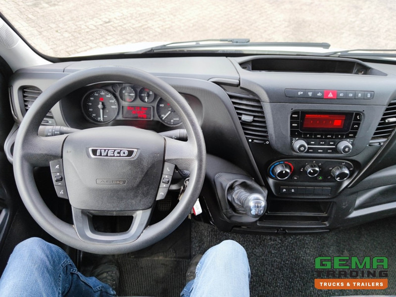 Interior photo 2: Furgon Iveco Daily 35S12 Euro6 Bestelbus L2 H2 - Handgeschakeld - Airco (A116)