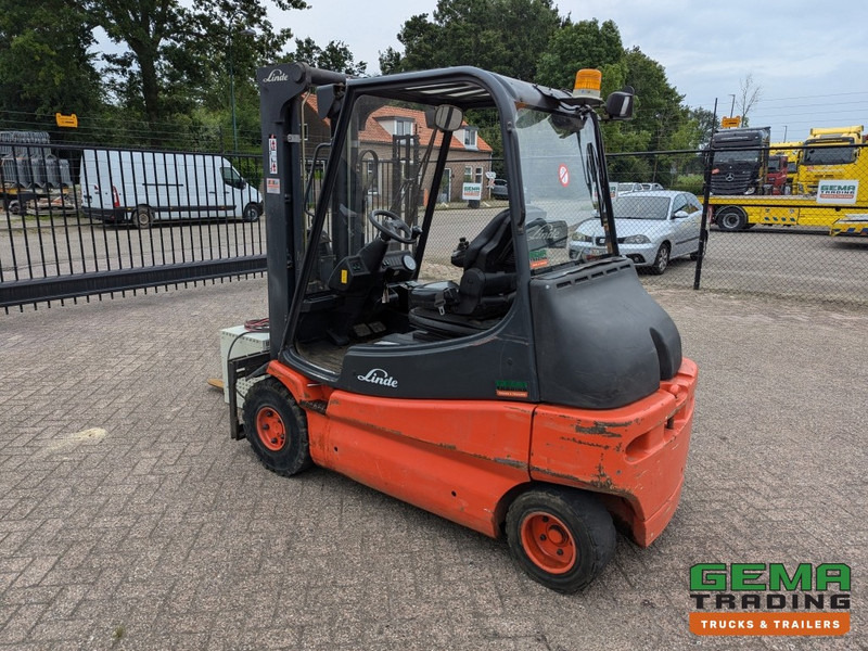 Linde E30 02 - 4058 uur - Duplex Mast - Volrubber Banden - Eurotron 80V-80A Oplader (M34) - Elektrický vysokozdvižný vozík: obrázek 4 Linde E30 02 - 4058 uur - Duplex Mast - Volrubber Banden - Eurotron 80V-80A Oplader (M34) - Elektrický vysokozdvižný vozík: obrázek 4
