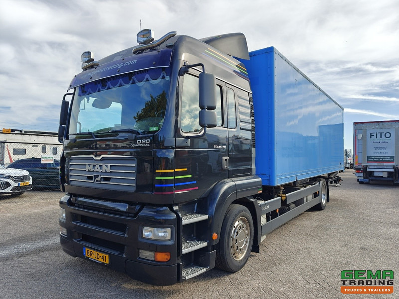 MAN TGA 18.310 4x2 LX Euro3 - Handgeschakeld ZF16 - BDF/VerhuisBak + Laadklep 2000KG - 207.000km - 12/2025 APK - Kontejnérový podvozek/ Výměnná nástavba: obrázek 1 MAN TGA 18.310 4x2 LX Euro3 - Handgeschakeld ZF16 - BDF/VerhuisBak + Laadklep 2000KG - 207.000km - 12/2025 APK - Kontejnérový podvozek/ Výměnná nástavba: obrázek 1