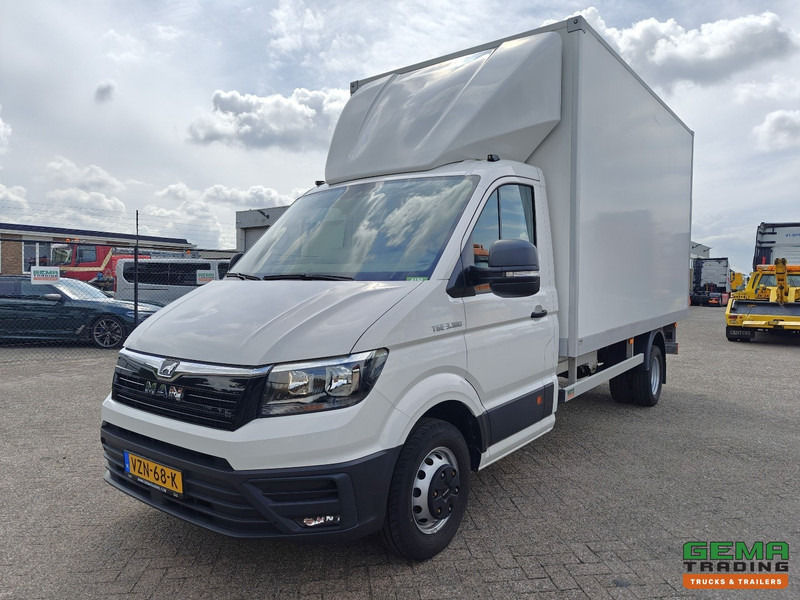 MAN TGE 3.180 4x2 Dagcabine Euro6D - GeslotenBak 4.2m + Laadklep 750KG - Dubbellucht - 5500km! NIEUWSTAAT! ONGEBRUIKT! - Dodávka skřín: obrázek 1 MAN TGE 3.180 4x2 Dagcabine Euro6D - GeslotenBak 4.2m + Laadklep 750KG - Dubbellucht - 5500km! NIEUWSTAAT! ONGEBRUIKT! - Dodávka skřín: obrázek 1