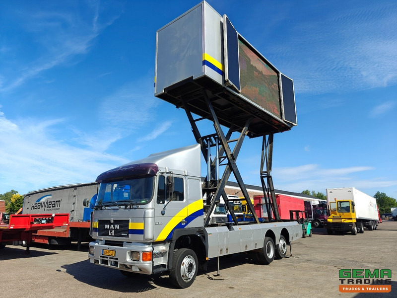 MAN 26.362 FNL/LL 6x2/4 Slaapcab Euro0 - LEDscherm Schaarlift ReclameAuto - Luchtgeveerd - Hydr. steunpoten - Nákladní auto: obrázek 1 MAN 26.362 FNL/LL 6x2/4 Slaapcab Euro0 - LEDscherm Schaarlift ReclameAuto - Luchtgeveerd - Hydr. steunpoten - Nákladní auto: obrázek 1