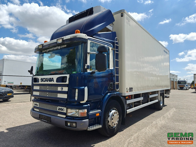 Scania P94D-260 4x2 Dagcab Euro2 - Handgeschakeld - Koel-Vriesbak 7.5m - Carrier Genesis R90 - Vangmuil - Chladírenský nákladní automobil: obrázek 1 Scania P94D-260 4x2 Dagcab Euro2 - Handgeschakeld - Koel-Vriesbak 7.5m - Carrier Genesis R90 - Vangmuil - Chladírenský nákladní automobil: obrázek 1