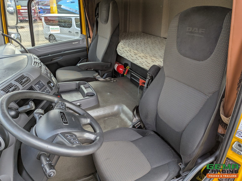 Interior photo 2: Tahač DAF CF 400 FT 4x2 Spacecab Euro6 - ADR - Retarder - Standairco - PTO Prep - Alcoa's - 12/2025APK