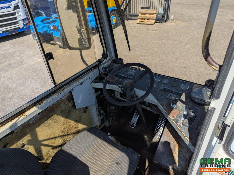 Terberg YT17 MOTOR DEFECT - MMBS Kenteken - Terminálový traktor: obrázek 5 Terberg YT17 MOTOR DEFECT - MMBS Kenteken - Terminálový traktor: obrázek 5