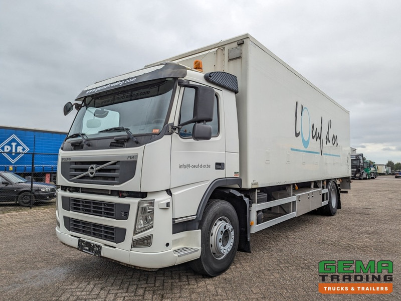Volvo FM330 4x2 Daycab Euro5 KuikenBak 8.2m + Webasto Heater + Dhollandia 2000KG (V799) - Chladírenský nákladní automobil: obrázek 1 Volvo FM330 4x2 Daycab Euro5 KuikenBak 8.2m + Webasto Heater + Dhollandia 2000KG (V799) - Chladírenský nákladní automobil: obrázek 1