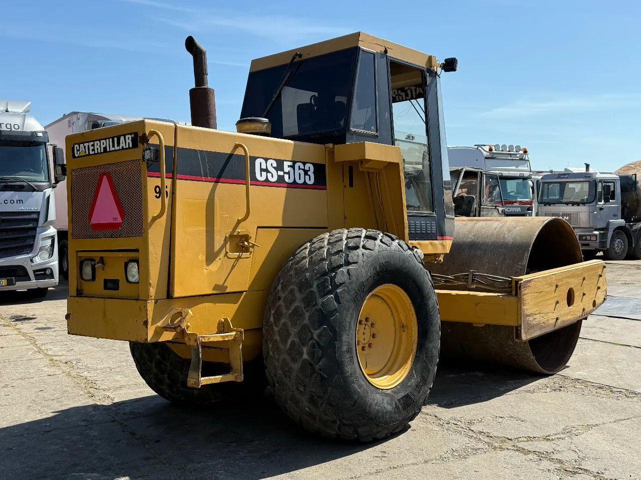 CAT CS 563 Roller with vibration - Kompaktor: obrázek 4 CAT CS 563 Roller with vibration - Kompaktor: obrázek 4