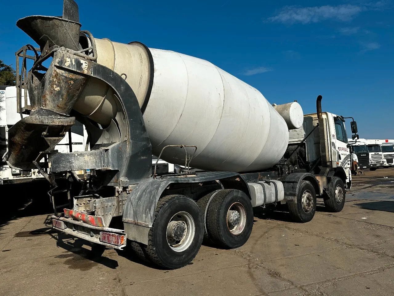 DAF CF 85.430 8X4 9m3 Mixer Spring/Spring ZF Manual - Autodomíchávač: obrázek 4 DAF CF 85.430 8X4 9m3 Mixer Spring/Spring ZF Manual - Autodomíchávač: obrázek 4