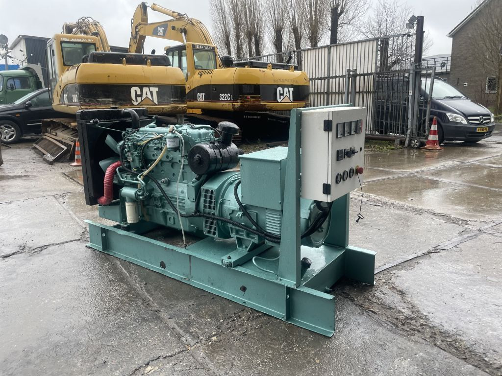Perkins 85 KVA Generator 3 Phase Perkins 85 KVA Generator 3 Phase - Elektrický generátor: obrázek 3 Perkins 85 KVA Generator 3 Phase Perkins 85 KVA Generator 3 Phase - Elektrický generátor: obrázek 3