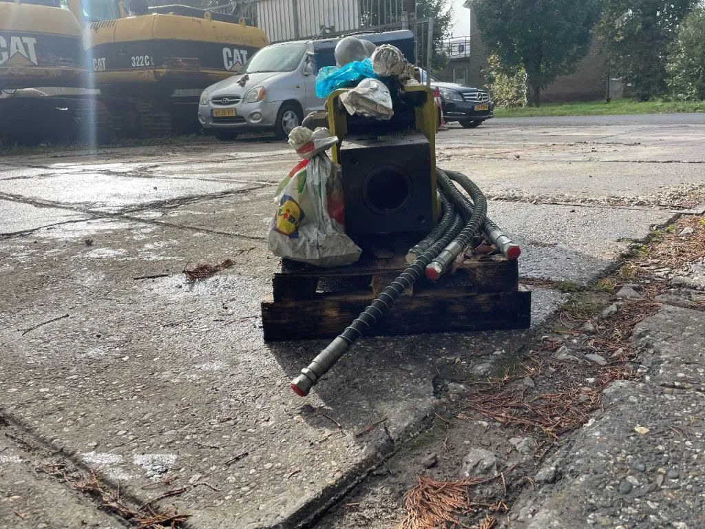 Soosan SB43 Hydraulic Breaker Soosan SB43 Hydraulic Breaker - Hydraulické kladivo pro Stavební technika: obrázek 4 Soosan SB43 Hydraulic Breaker Soosan SB43 Hydraulic Breaker - Hydraulické kladivo pro Stavební technika: obrázek 4