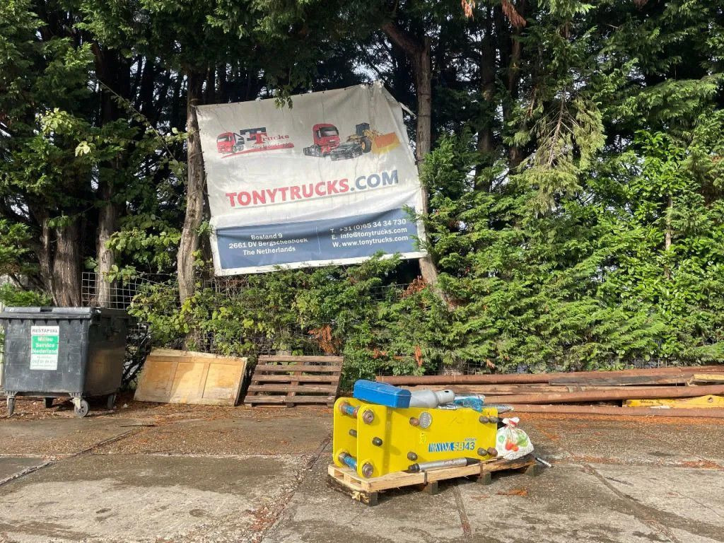Soosan SB43 Hydraulic Breaker Soosan SB43 Hydraulic Breaker - Hydraulické kladivo pro Stavební technika: obrázek 1 Soosan SB43 Hydraulic Breaker Soosan SB43 Hydraulic Breaker - Hydraulické kladivo pro Stavební technika: obrázek 1