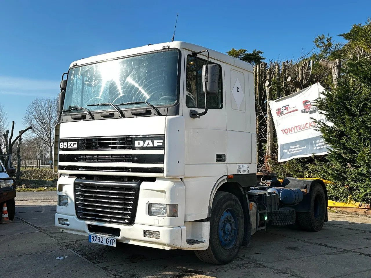 DAF XF 95.380 4X2 Tractor-unit Spring/Air ZF Manual DAF XF 95.380 4X2 Tractor-unit Spring/Air ZF Manual - Tahač: obrázek 2 DAF XF 95.380 4X2 Tractor-unit Spring/Air ZF Manual DAF XF 95.380 4X2 Tractor-unit Spring/Air ZF Manual - Tahač: obrázek 2