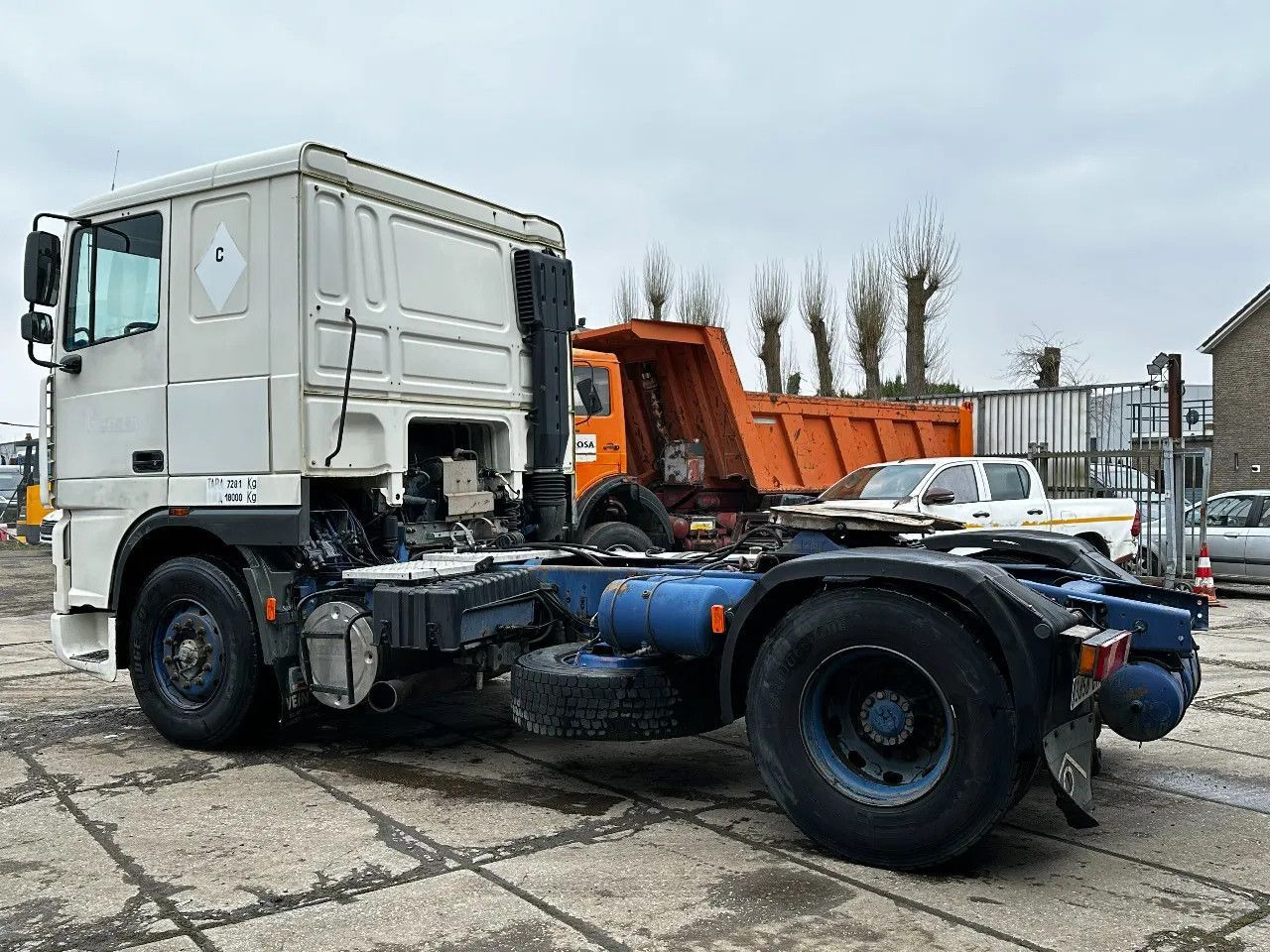 DAF XF 95.380 4X2 Tractor-unit Spring/Air ZF Manual DAF XF 95.380 4X2 Tractor-unit Spring/Air ZF Manual - Tahač: obrázek 3 DAF XF 95.380 4X2 Tractor-unit Spring/Air ZF Manual DAF XF 95.380 4X2 Tractor-unit Spring/Air ZF Manual - Tahač: obrázek 3