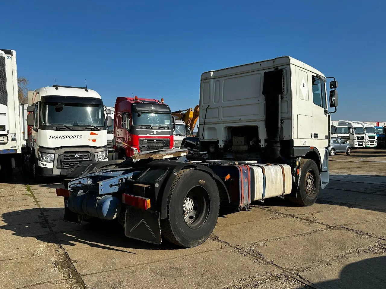 DAF XF 95.380 4X2 Tractor-unit Spring/Air ZF Manual DAF XF 95.380 4X2 Tractor-unit Spring/Air ZF Manual - Tahač: obrázek 4 DAF XF 95.380 4X2 Tractor-unit Spring/Air ZF Manual DAF XF 95.380 4X2 Tractor-unit Spring/Air ZF Manual - Tahač: obrázek 4