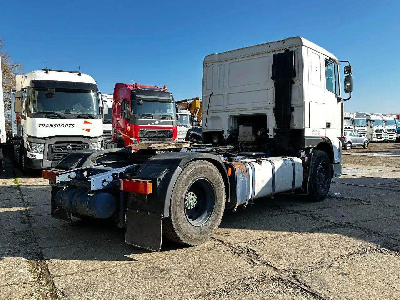 DAF XF 95.380 4X2 Tractor-unit Spring/Air ZF Manual DAF XF 95.380 4X2 Tractor-unit Spring/Air ZF Manual - Tahač: obrázek 4 DAF XF 95.380 4X2 Tractor-unit Spring/Air ZF Manual DAF XF 95.380 4X2 Tractor-unit Spring/Air ZF Manual - Tahač: obrázek 4