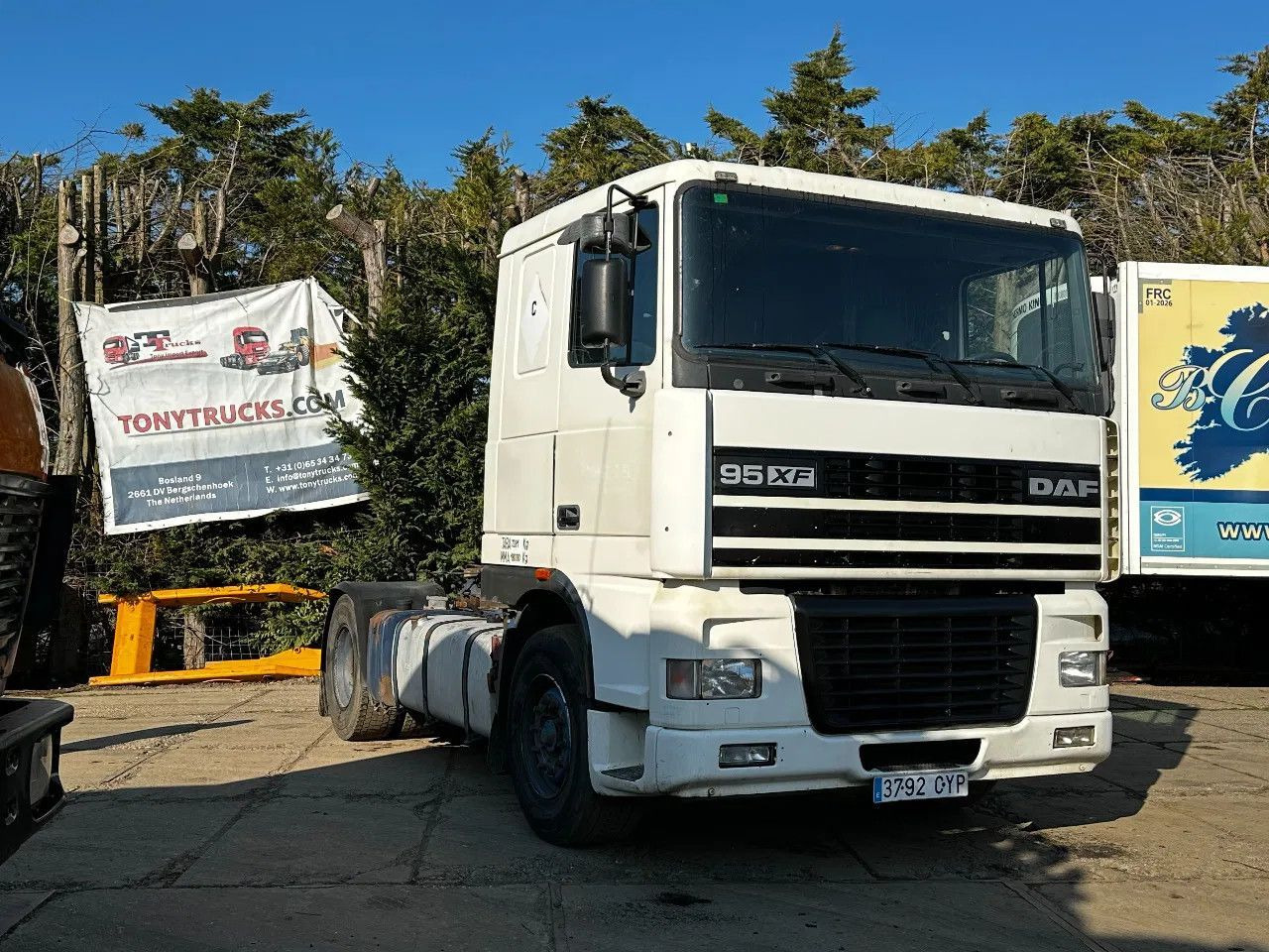 DAF XF 95.380 4X2 Tractor-unit Spring/Air ZF Manual DAF XF 95.380 4X2 Tractor-unit Spring/Air ZF Manual - Tahač: obrázek 1 DAF XF 95.380 4X2 Tractor-unit Spring/Air ZF Manual DAF XF 95.380 4X2 Tractor-unit Spring/Air ZF Manual - Tahač: obrázek 1