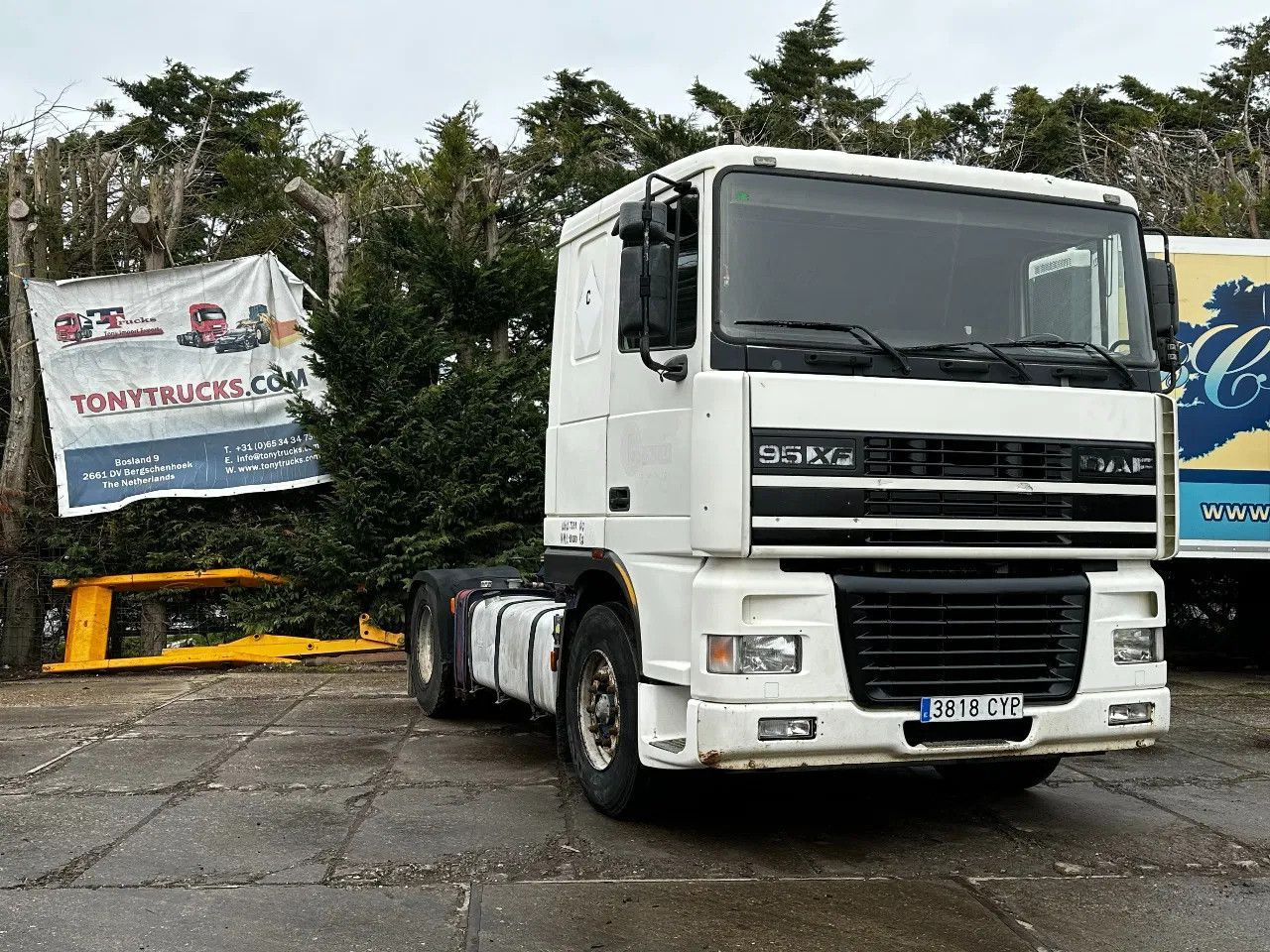 DAF XF 95.380 4X2 Tractor-unit Spring/Air ZF Manual DAF XF 95.380 4X2 Tractor-unit Spring/Air ZF Manual - Tahač: obrázek 1 DAF XF 95.380 4X2 Tractor-unit Spring/Air ZF Manual DAF XF 95.380 4X2 Tractor-unit Spring/Air ZF Manual - Tahač: obrázek 1