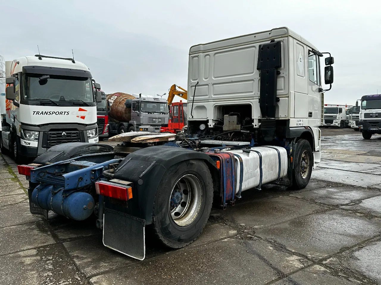 DAF XF 95.380 4X2 Tractor-unit Spring/Air ZF Manual DAF XF 95.380 4X2 Tractor-unit Spring/Air ZF Manual - Tahač: obrázek 4 DAF XF 95.380 4X2 Tractor-unit Spring/Air ZF Manual DAF XF 95.380 4X2 Tractor-unit Spring/Air ZF Manual - Tahač: obrázek 4