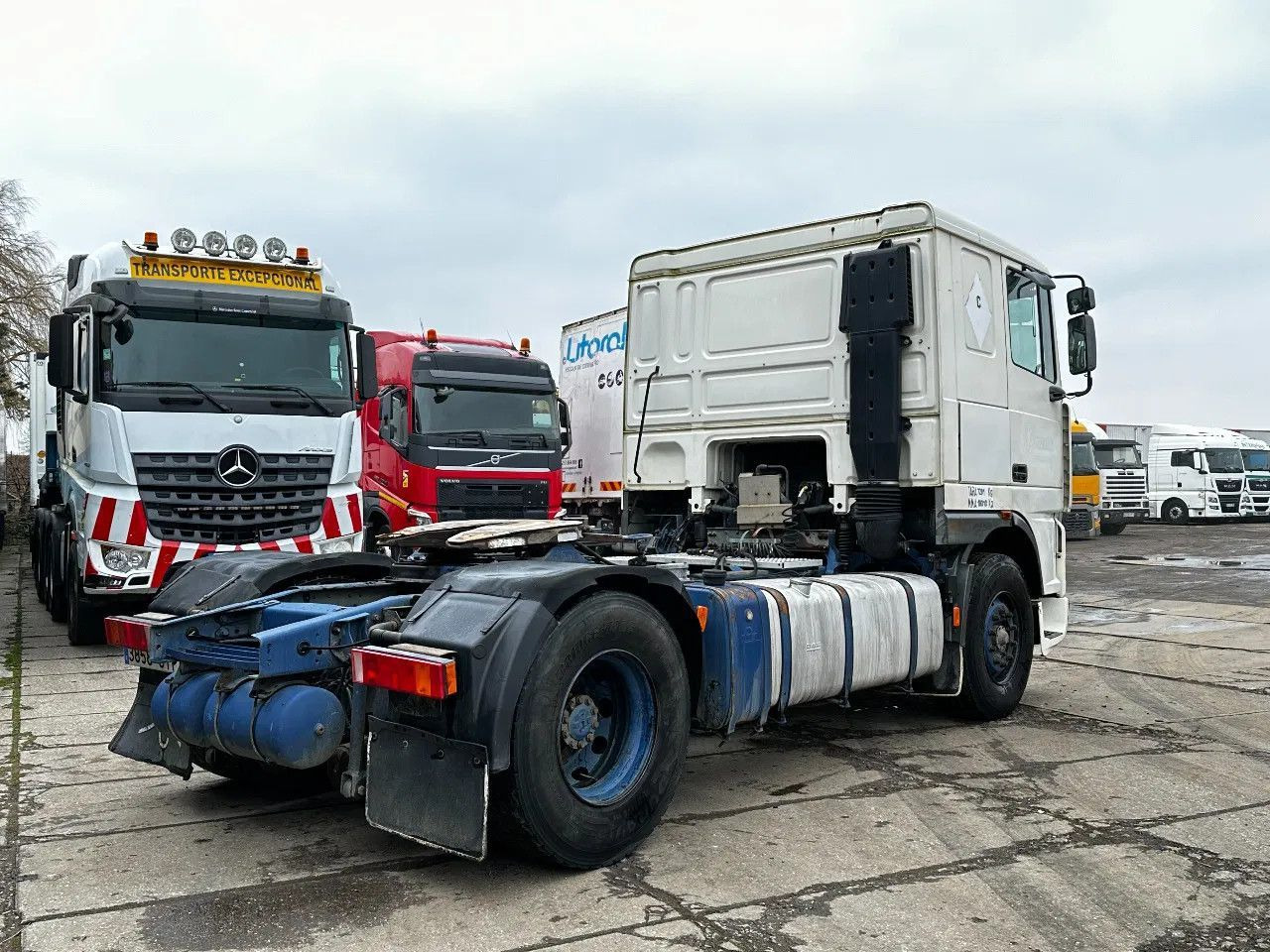 DAF XF 95.380 4X2 Tractor-unit Spring/Air ZF Manual DAF XF 95.380 4X2 Tractor-unit Spring/Air ZF Manual - Tahač: obrázek 4 DAF XF 95.380 4X2 Tractor-unit Spring/Air ZF Manual DAF XF 95.380 4X2 Tractor-unit Spring/Air ZF Manual - Tahač: obrázek 4