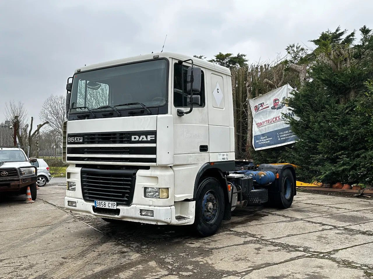 DAF XF 95.380 4X2 Tractor-unit Spring/Air ZF Manual DAF XF 95.380 4X2 Tractor-unit Spring/Air ZF Manual - Tahač: obrázek 2 DAF XF 95.380 4X2 Tractor-unit Spring/Air ZF Manual DAF XF 95.380 4X2 Tractor-unit Spring/Air ZF Manual - Tahač: obrázek 2