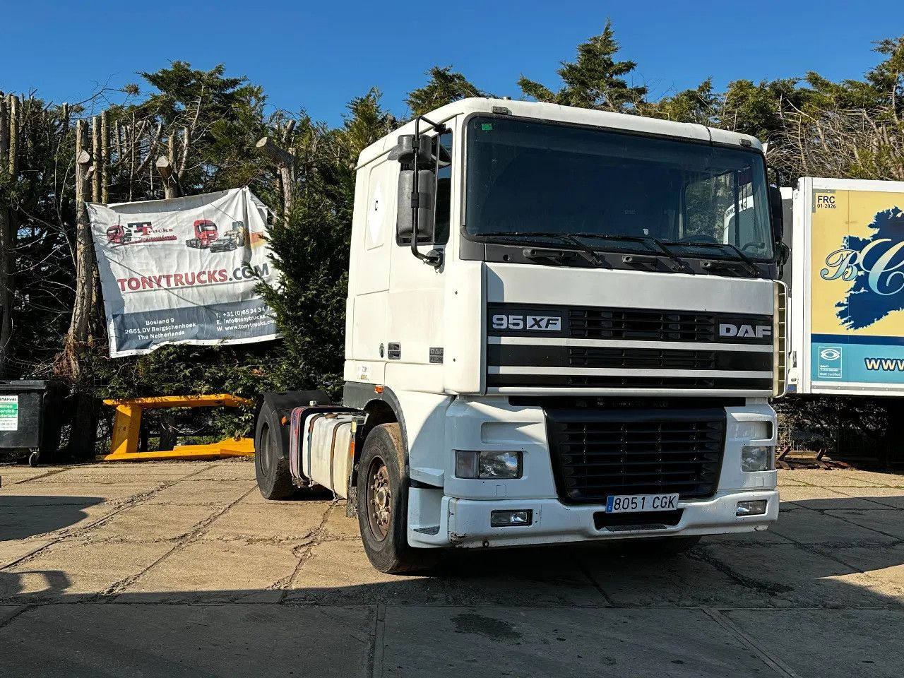 DAF XF 95.380 4X2 Tractor-unit Spring/Air ZF Manual DAF XF 95.380 4X2 Tractor-unit Spring/Air ZF Manual - Tahač: obrázek 1 DAF XF 95.380 4X2 Tractor-unit Spring/Air ZF Manual DAF XF 95.380 4X2 Tractor-unit Spring/Air ZF Manual - Tahač: obrázek 1