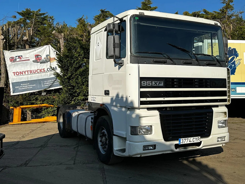 DAF XF 95.380 4X2 Tractor-unit Spring/Air ZF Manual Euro2 PTO - Tahač: obrázek 1 DAF XF 95.380 4X2 Tractor-unit Spring/Air ZF Manual Euro2 PTO - Tahač: obrázek 1