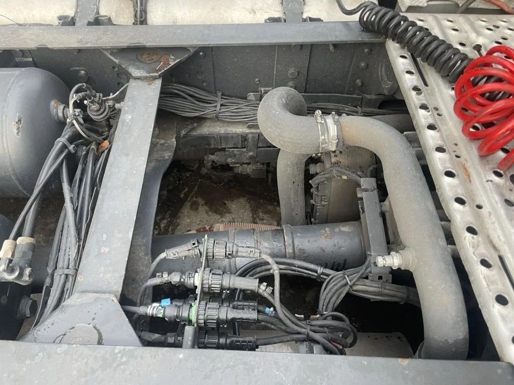 Scania R560 V8 4X2 Tractor-unit Retarder Euro5 Scania R560 V8 4X2 Tractor-unit Retarder Euro5 - Tahač: obrázek 5 Scania R560 V8 4X2 Tractor-unit Retarder Euro5 Scania R560 V8 4X2 Tractor-unit Retarder Euro5 - Tahač: obrázek 5