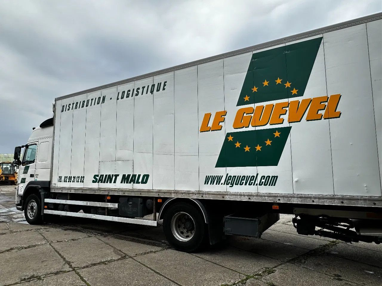 Volvo FM 330 4X2 BOX Spring/Air EURO5 Double Airco Ret - Skříňový nákladní auto: obrázek 3 Volvo FM 330 4X2 BOX Spring/Air EURO5 Double Airco Ret - Skříňový nákladní auto: obrázek 3