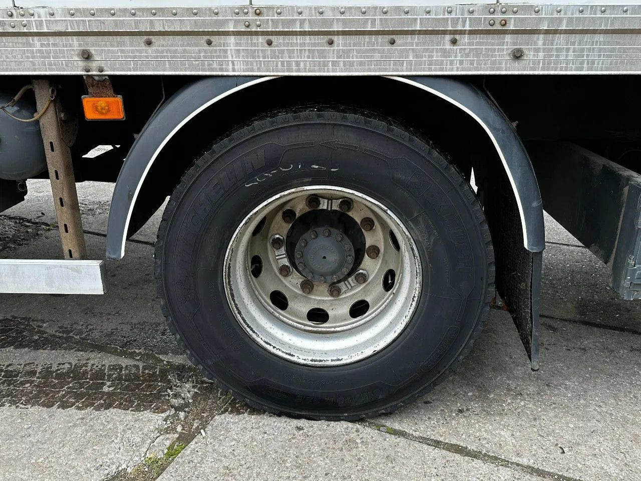 Volvo FM 330 4X2 BOX Spring/Air EURO5 Double Airco Ret - Skříňový nákladní auto: obrázek 5 Volvo FM 330 4X2 BOX Spring/Air EURO5 Double Airco Ret - Skříňový nákladní auto: obrázek 5