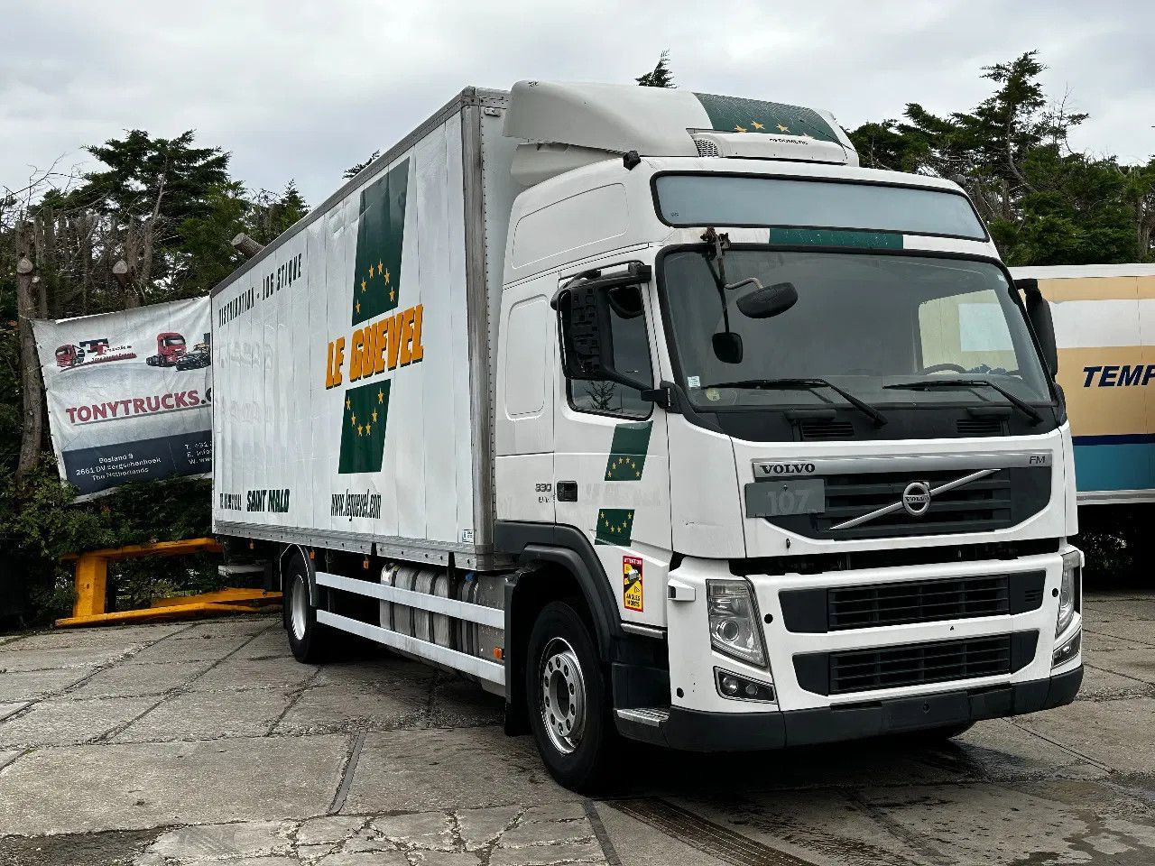 Volvo FM 330 4X2 BOX Spring/Air EURO5 Double Airco Ret - Skříňový nákladní auto: obrázek 1 Volvo FM 330 4X2 BOX Spring/Air EURO5 Double Airco Ret - Skříňový nákladní auto: obrázek 1
