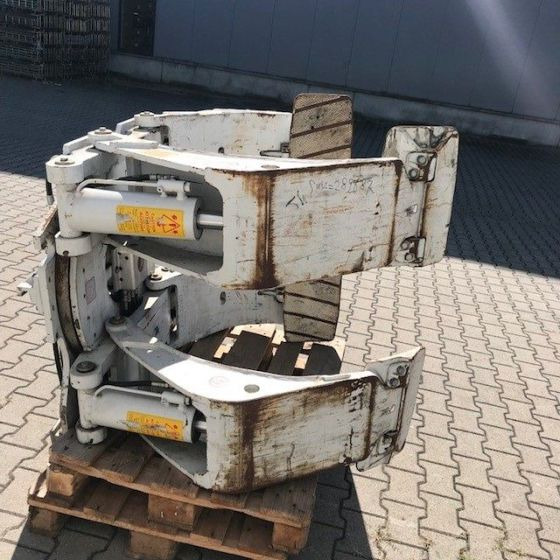 Cascade Rotating Roll clamp - Čelisti na balíky pro Manipulační technika: obrázek 4 Cascade Rotating Roll clamp - Čelisti na balíky pro Manipulační technika: obrázek 4