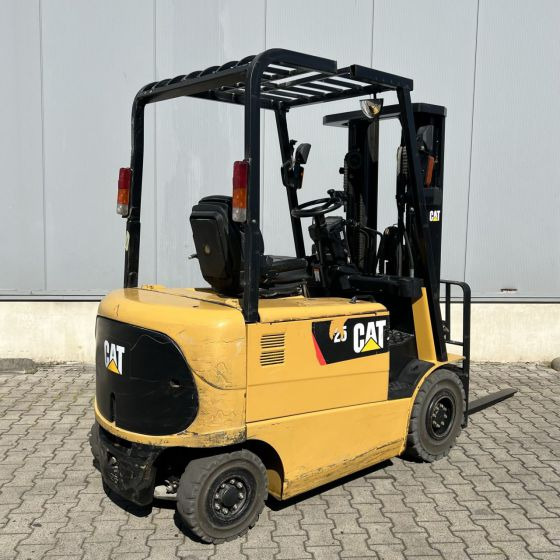 Caterpillar EP25K-PAC - Elektrický vysokozdvižný vozík: obrázek 2 Caterpillar EP25K-PAC - Elektrický vysokozdvižný vozík: obrázek 2