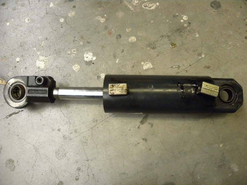 Cylinder Tilt Assy for Linde L 15C , 48V - Hydraulický válec pro Manipulační technika: obrázek 1 Cylinder Tilt Assy for Linde L 15C , 48V - Hydraulický válec pro Manipulační technika: obrázek 1