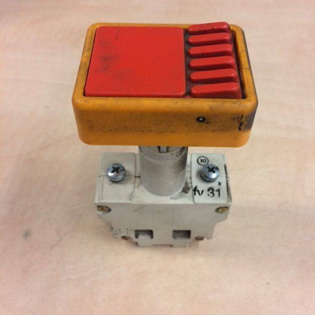 Emergency stop switch - Spínač sloupku řízení pro Manipulační technika: obrázek 1 Emergency stop switch - Spínač sloupku řízení pro Manipulační technika: obrázek 1