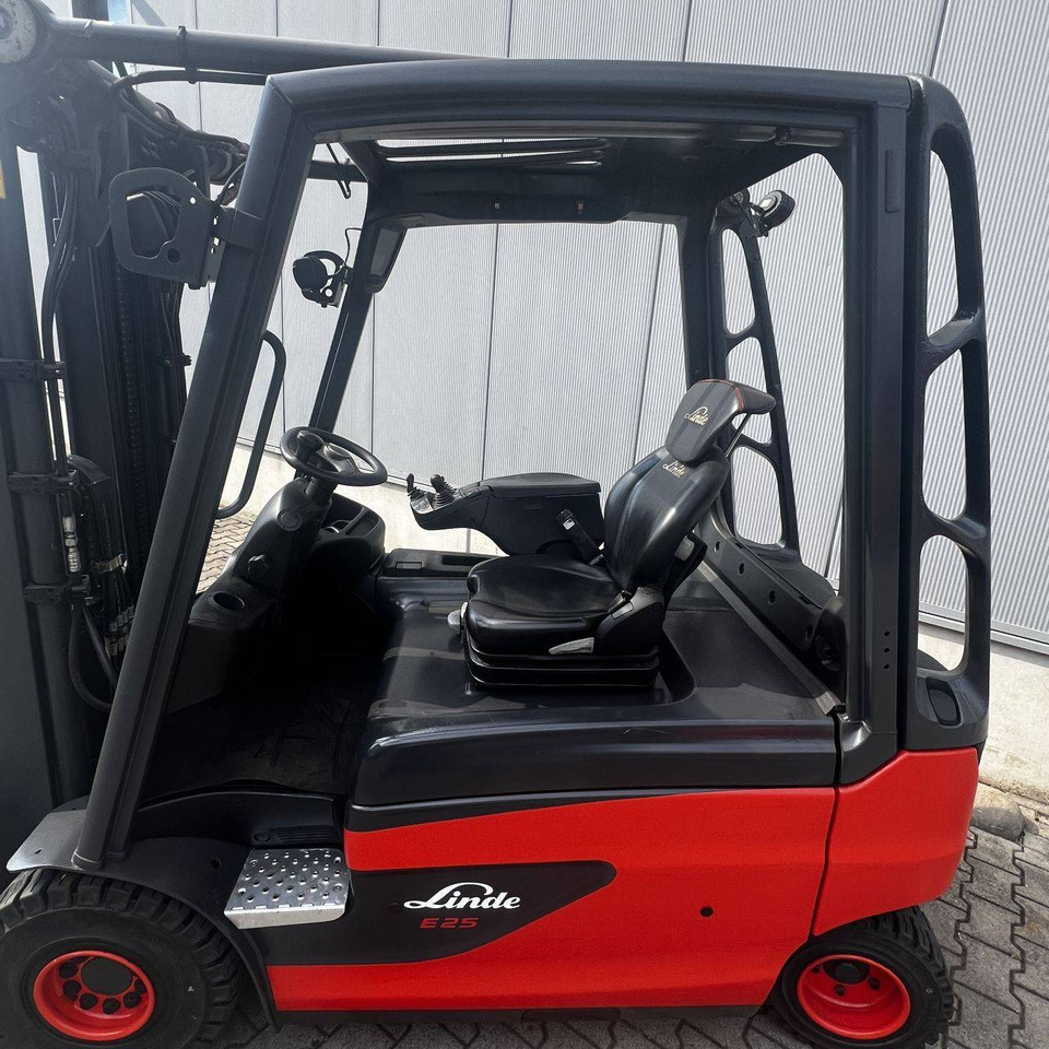 Linde E25L (387) - Elektrický vysokozdvižný vozík: obrázek 3 Linde E25L (387) - Elektrický vysokozdvižný vozík: obrázek 3