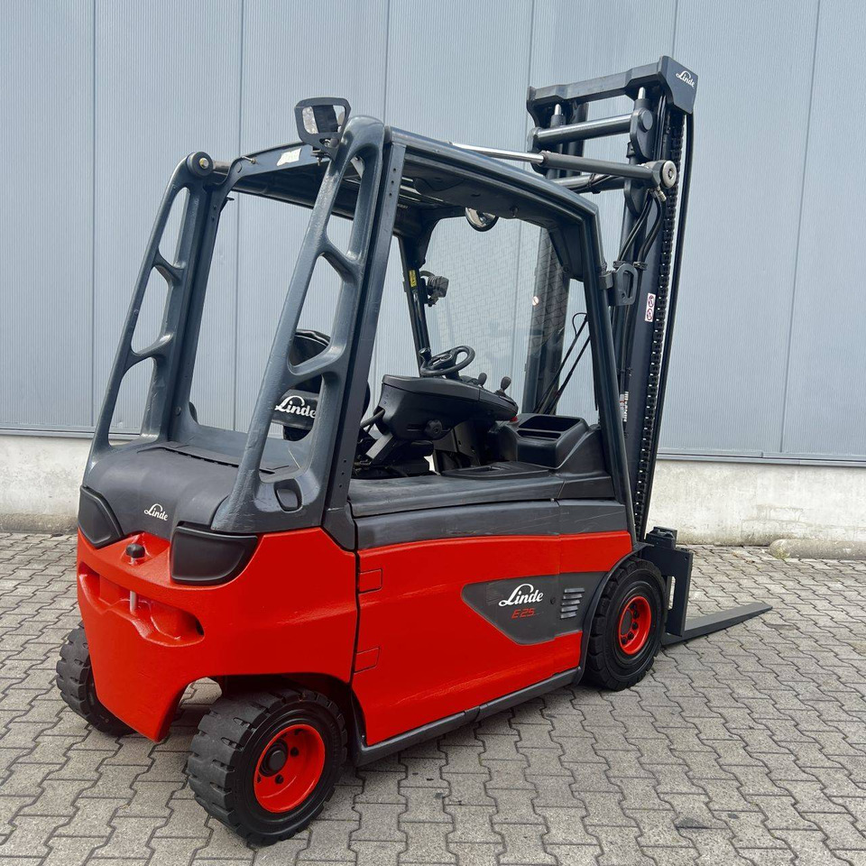 Linde E25L (387) - Elektrický vysokozdvižný vozík: obrázek 2 Linde E25L (387) - Elektrický vysokozdvižný vozík: obrázek 2