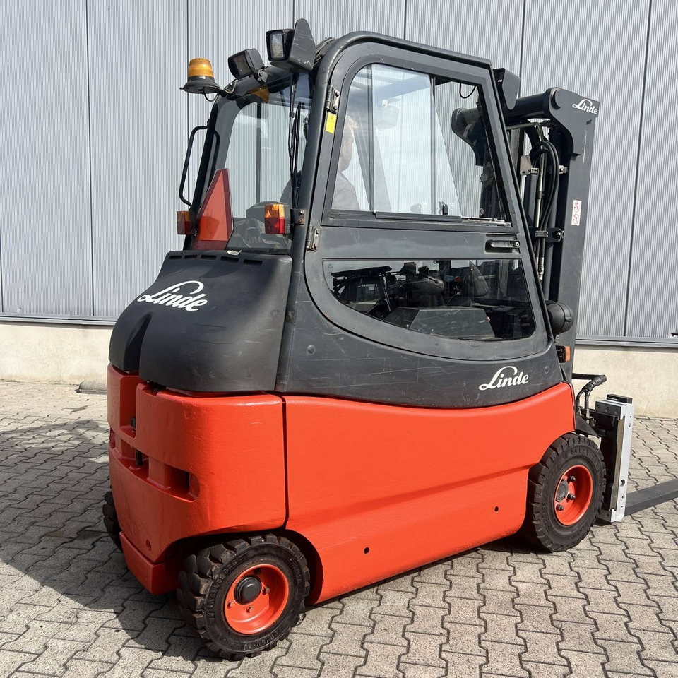Linde E30-600S (336-03) - Elektrický vysokozdvižný vozík: obrázek 3 Linde E30-600S (336-03) - Elektrický vysokozdvižný vozík: obrázek 3