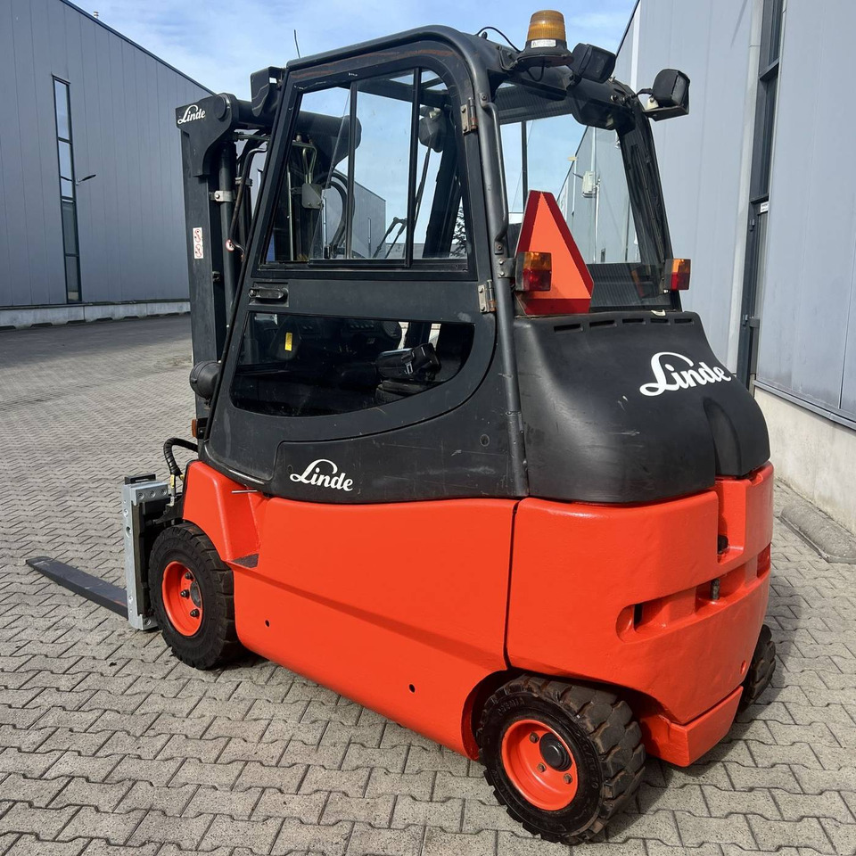 Linde E30-600S (336-03) - Elektrický vysokozdvižný vozík: obrázek 4 Linde E30-600S (336-03) - Elektrický vysokozdvižný vozík: obrázek 4