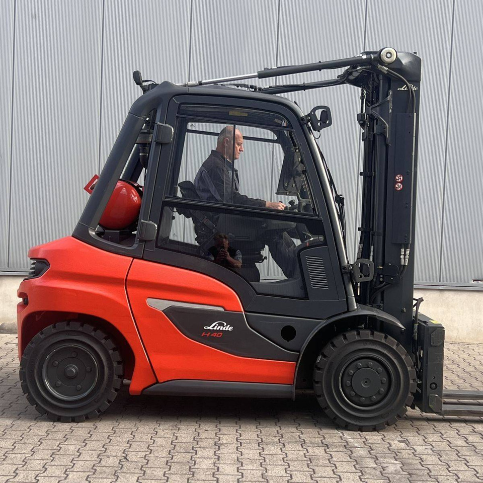 Linde H40/600T (1204) - Plynový vysokozdvižný vozík: obrázek 4 Linde H40/600T (1204) - Plynový vysokozdvižný vozík: obrázek 4