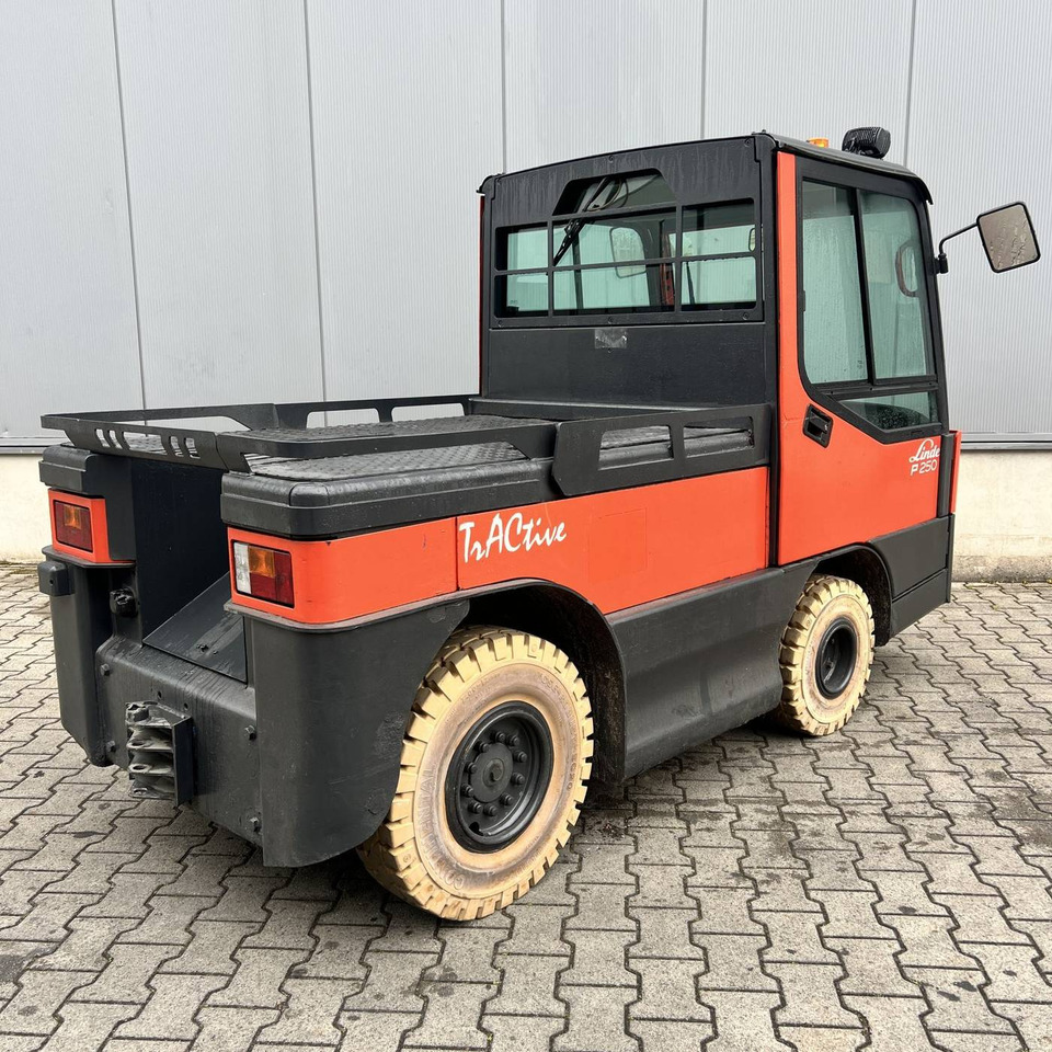 Linde P250 LWB (127) - Elektrický tahač: obrázek 2 Linde P250 LWB (127) - Elektrický tahač: obrázek 2