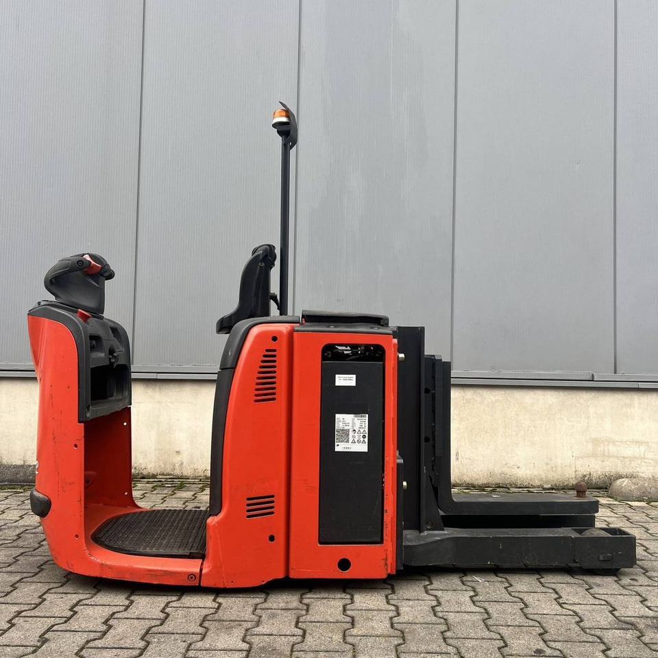 Linde P30 (132) - Elektrický tahač: obrázek 1 Linde P30 (132) - Elektrický tahač: obrázek 1