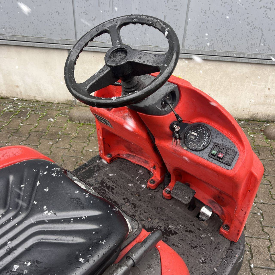 Linde P60Z (126) - Elektrický tahač: obrázek 3 Linde P60Z (126) - Elektrický tahač: obrázek 3
