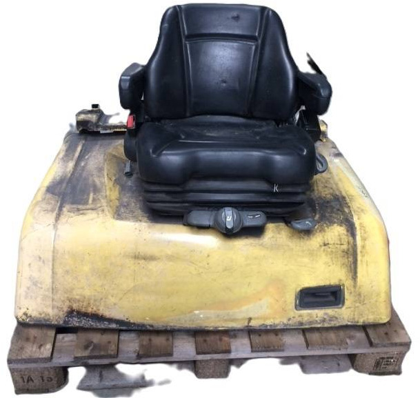 Motor cover with seat - Sedaček pro Manipulační technika: obrázek 1 Motor cover with seat - Sedaček pro Manipulační technika: obrázek 1